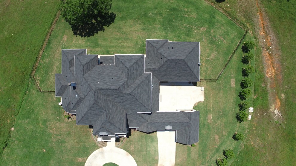 Inspiration for a transitional home design remodel in Dallas