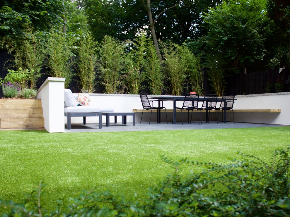 Photo of a modern backyard garden in Cheshire.