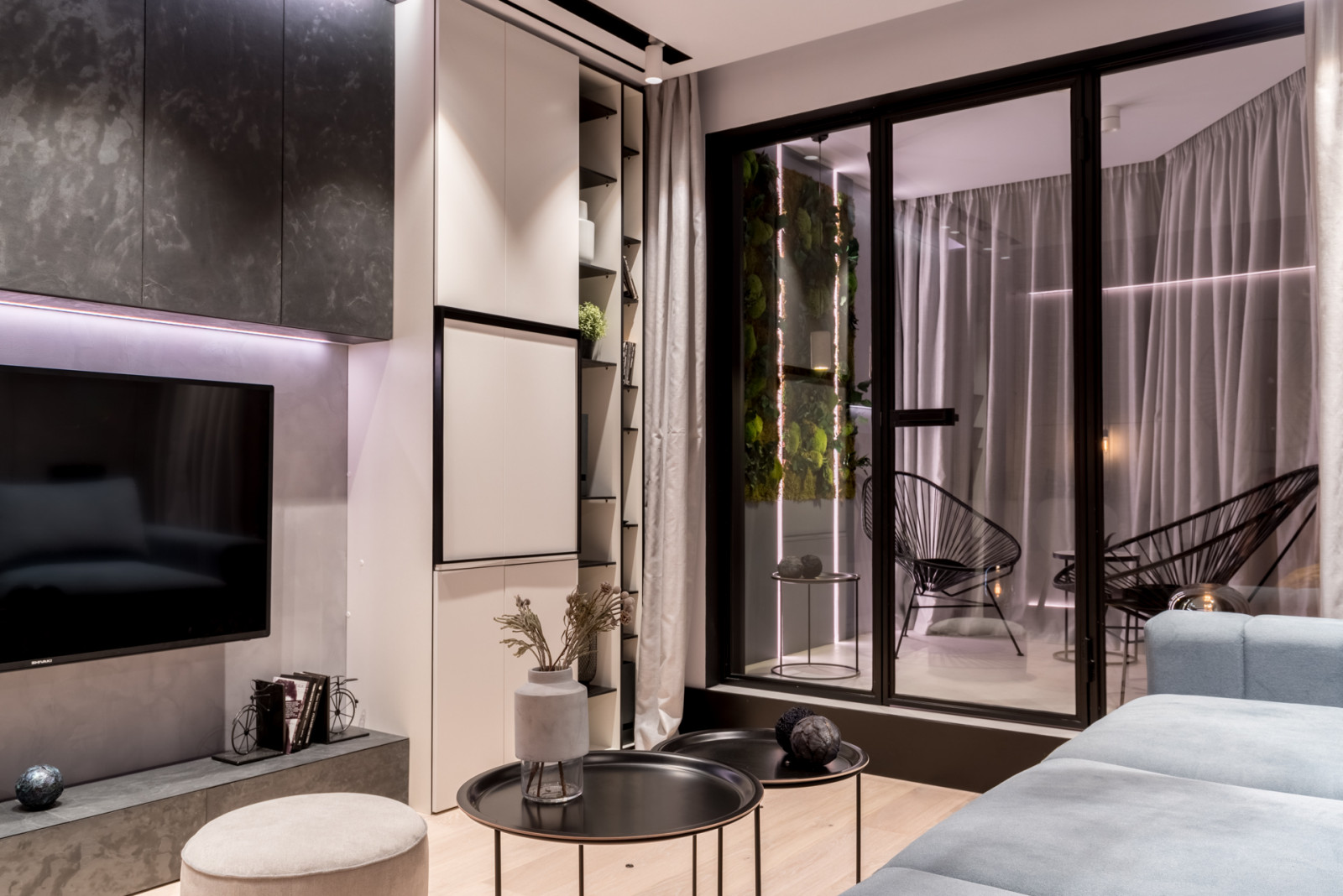 "Белый, серый и графит"