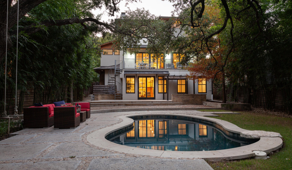 Transitional pool photo in Austin
