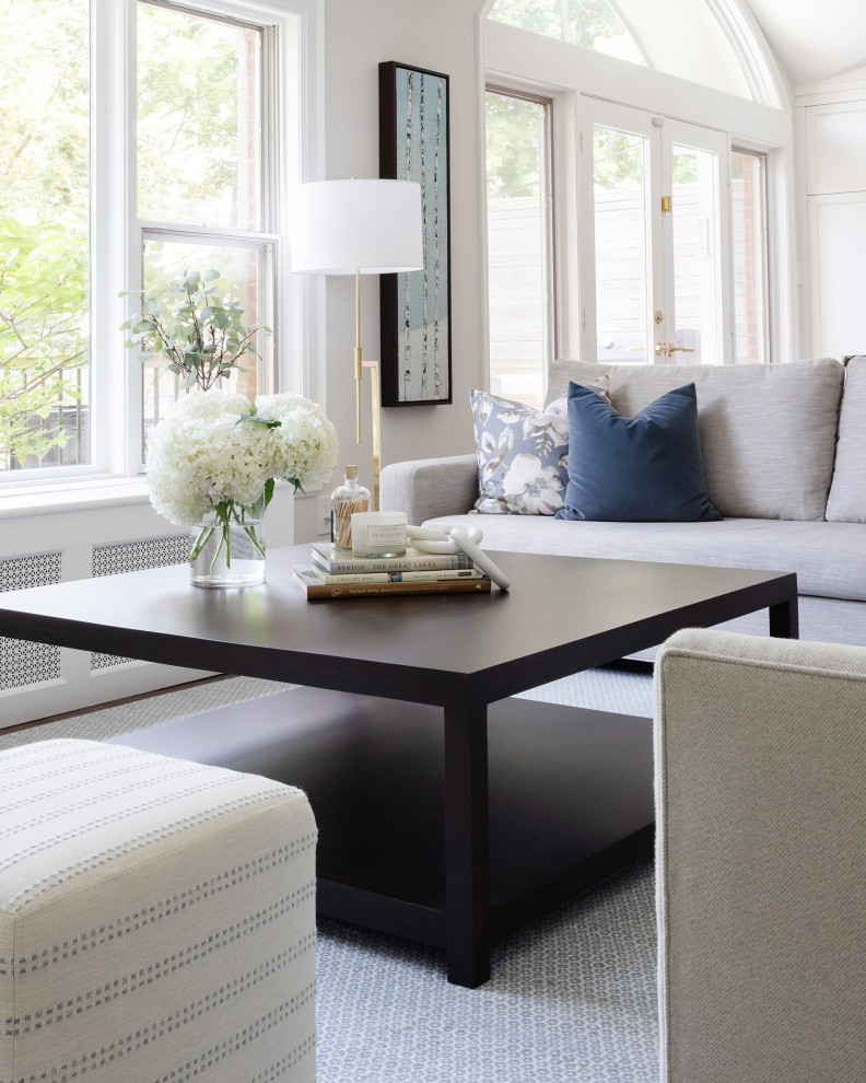 Transitional home design photo in Toronto