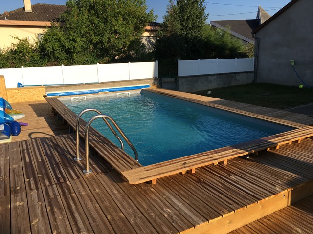 R&eacute;alisation d'une piscine rectangulaire en bois contemporary-pool