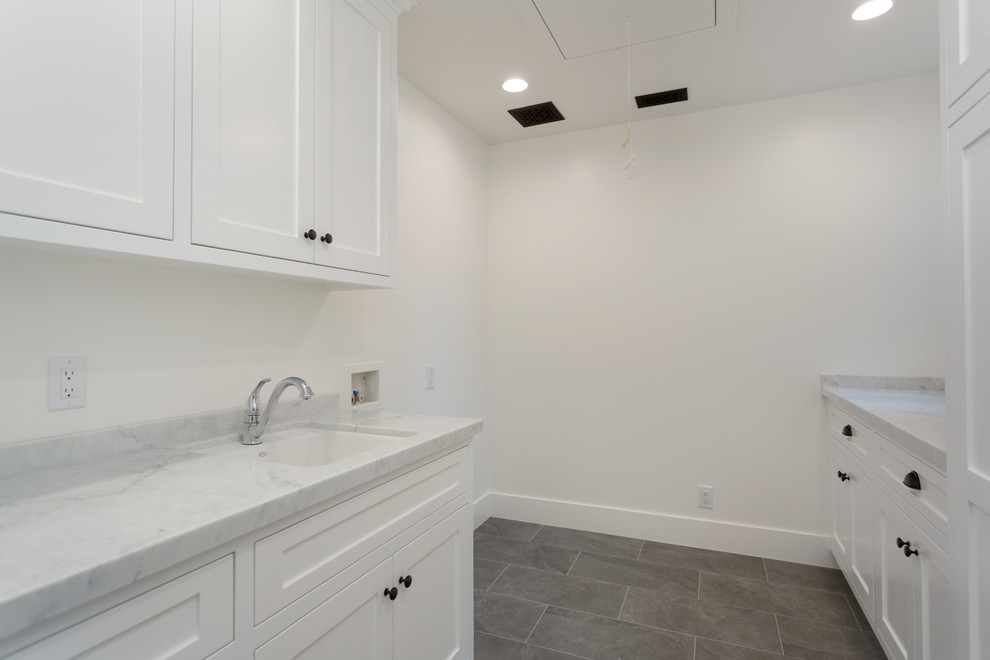 Example of a transitional kitchen design in Los Angeles