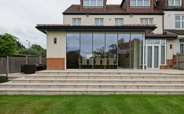 Open Plan Kitchen with Bespoke Glass Doors modern-kueche