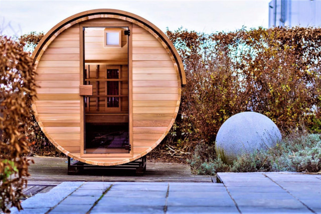 Le Sauna d&rsquo;ext&eacute;rieur Barrel terraza-y-balcon