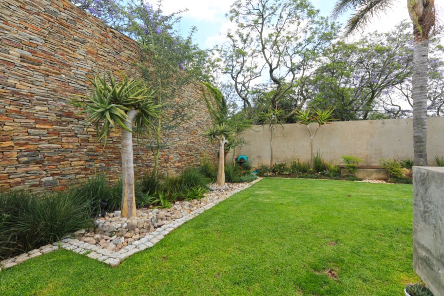 This is an example of a contemporary garden in Other.