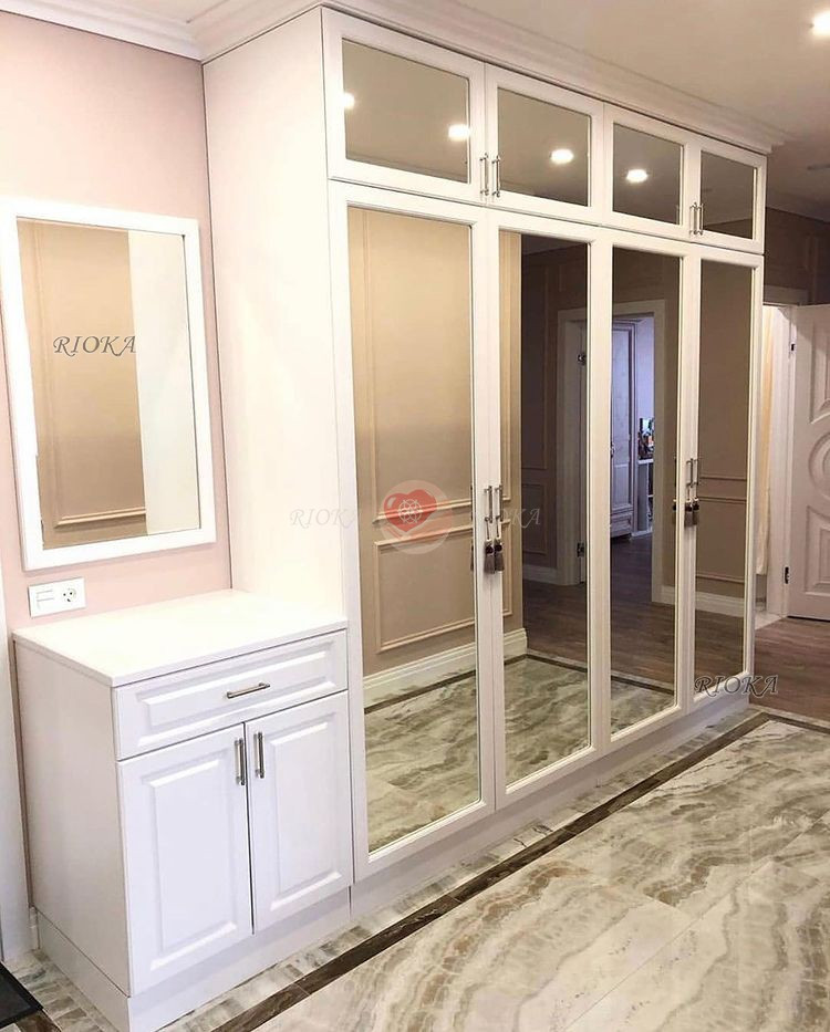 Шкаф в прихожую Ираида