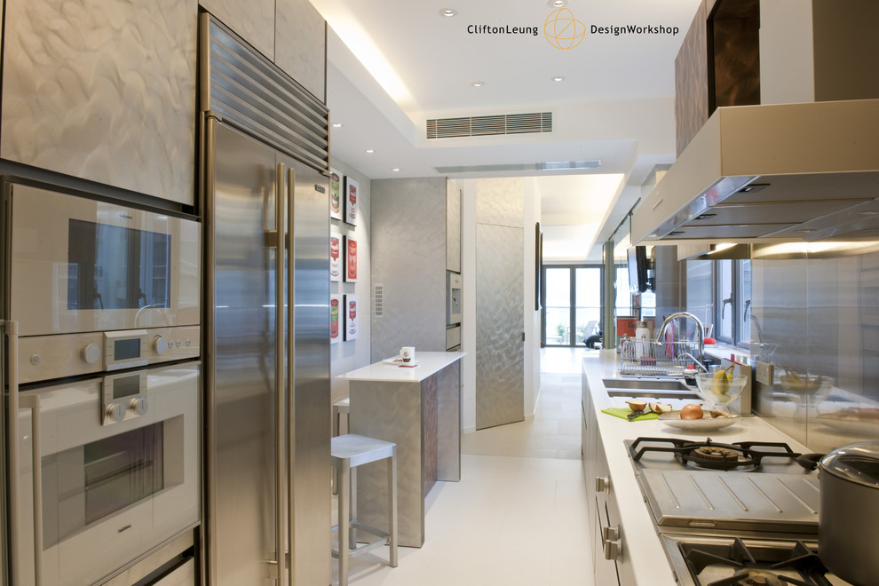 Contemporary kitchen in Hong Kong.