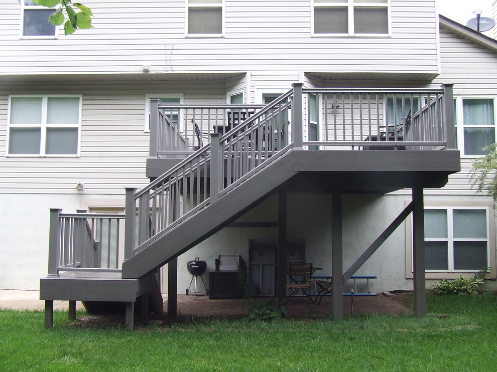 Inspiration for a contemporary deck remodel in Cincinnati