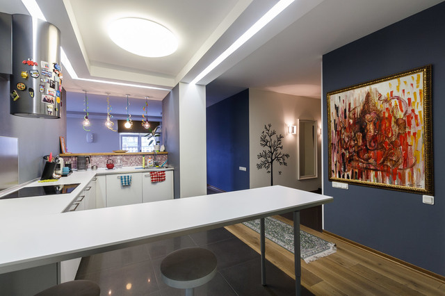 В гостях: Просторная квартира в Санкт-Петербурге contemporary-kitchen