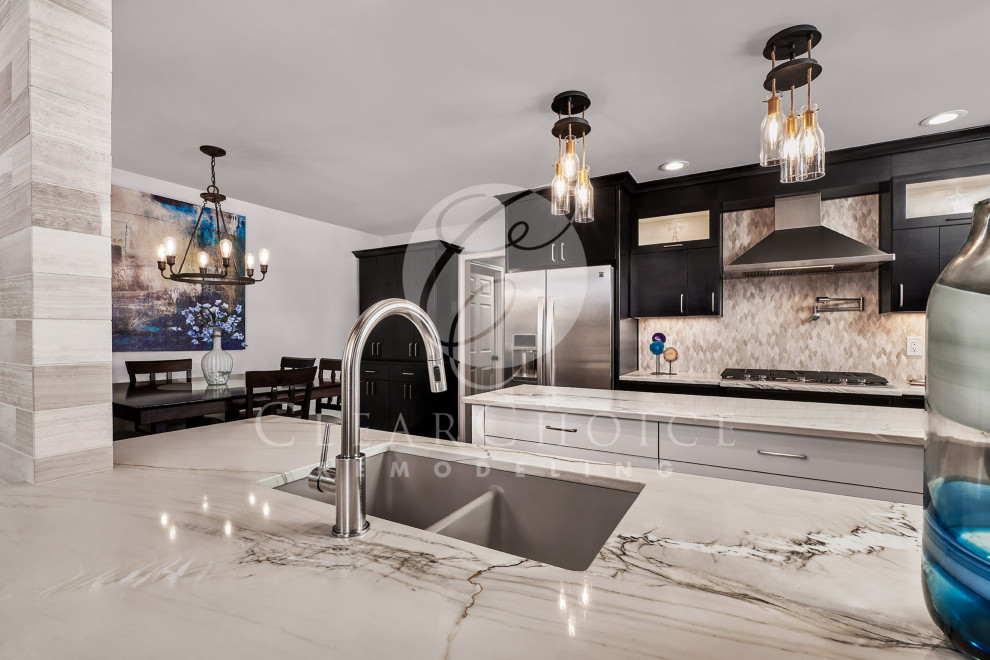 Kitchen - transitional kitchen idea in Austin