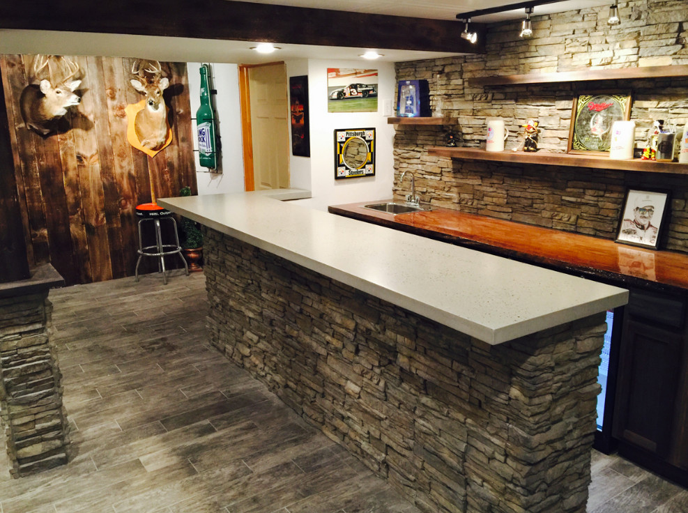 Design ideas for a mid-sized country single-wall seated home bar in Philadelphia with a drop-in sink, beige splashback, stone tile splashback, porcelain floors, grey floor and concrete benchtops.