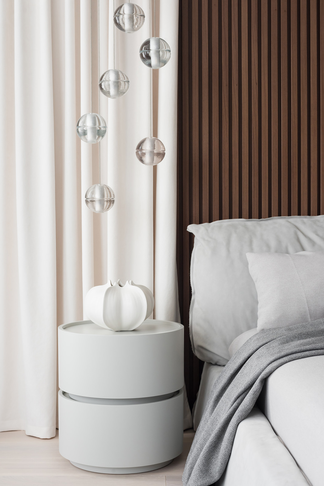 Интерьеры загородного дома в поселке Монтевиль