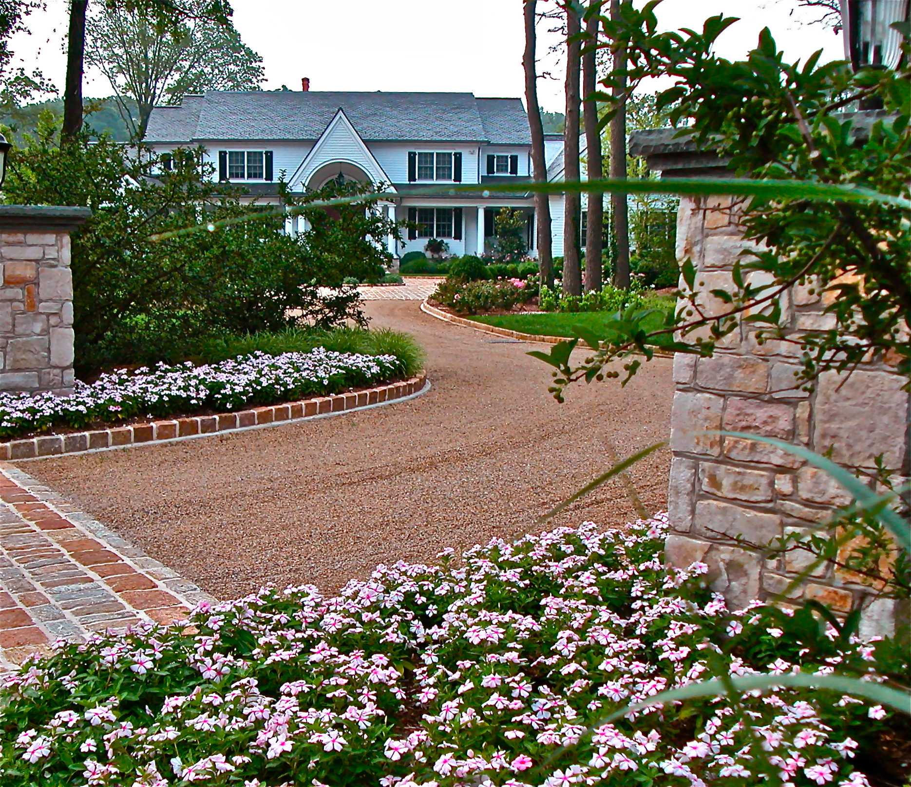 Pea Gravel Driveway - Photos \u0026 Ideas | Houzz, image size:1870x1616