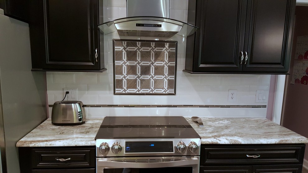 Kitchen - modern kitchen idea in Atlanta