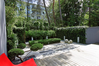 Terrasse aménagée avec parterre de fleurs  Amenagement jardin, Décoration  jardin extérieur, Jardin exterieur