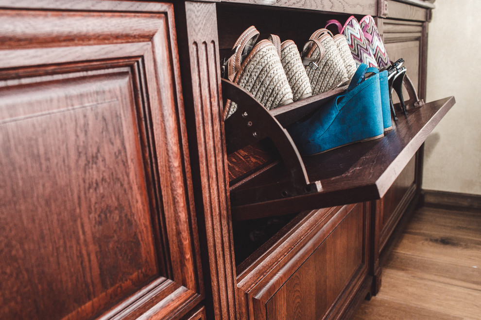 Обувница из массива дуба