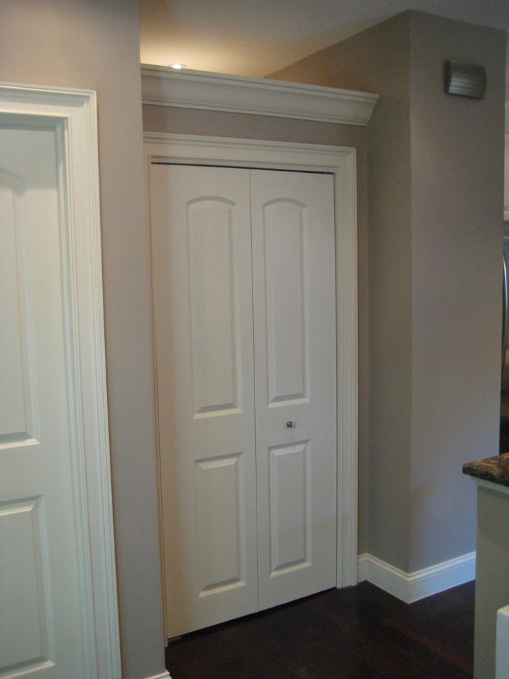 Example of a transitional l-shaped eat-in kitchen design in Philadelphia with a single-bowl sink, raised-panel cabinets, white cabinets, granite countertops, brown backsplash, stone tile backsplash and stainless steel appliances