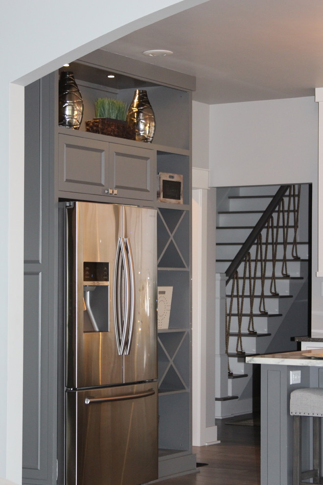 Transitional home design photo in Indianapolis
