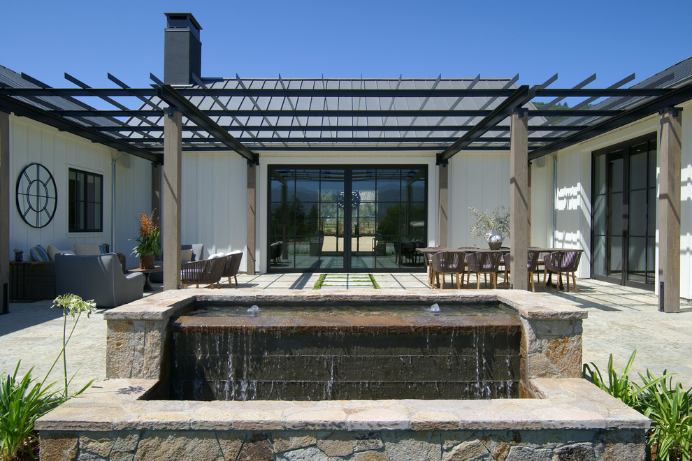 Example of a country home design design in San Francisco