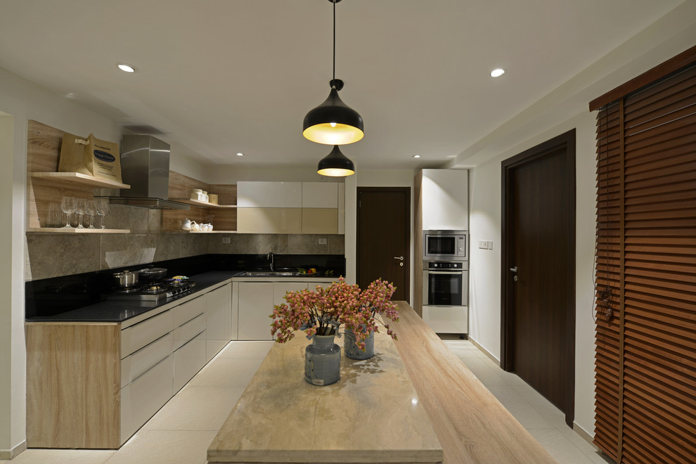 This is an example of a contemporary kitchen in Mumbai.