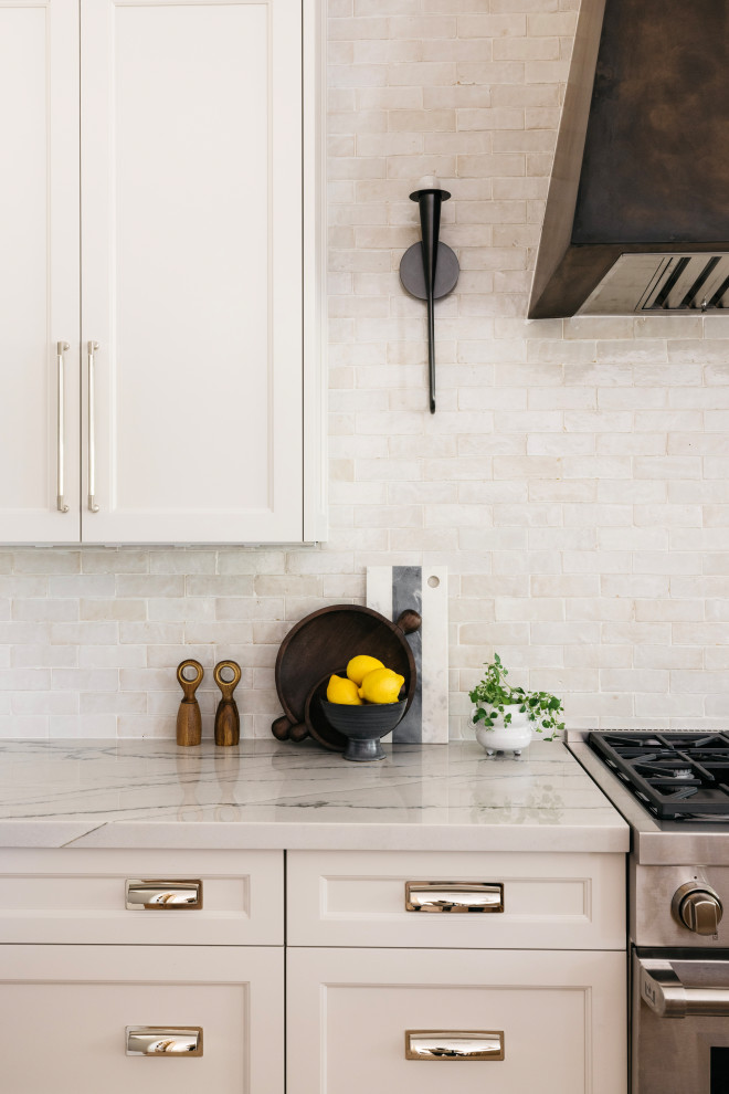 Example of a transitional kitchen design in Phoenix