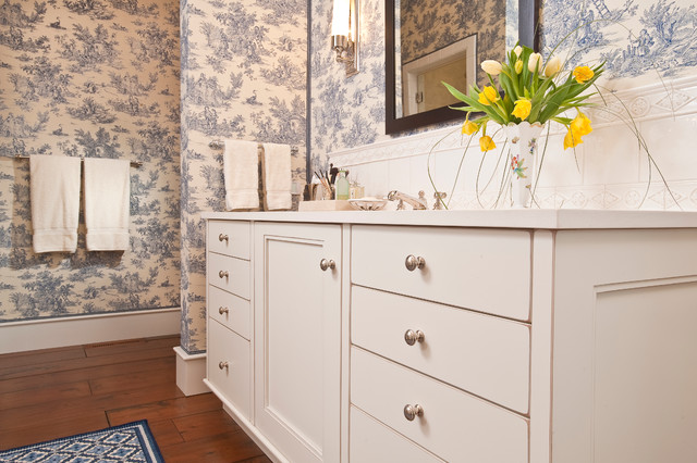 White Marble Kitchen clasico-cuarto-de-bano