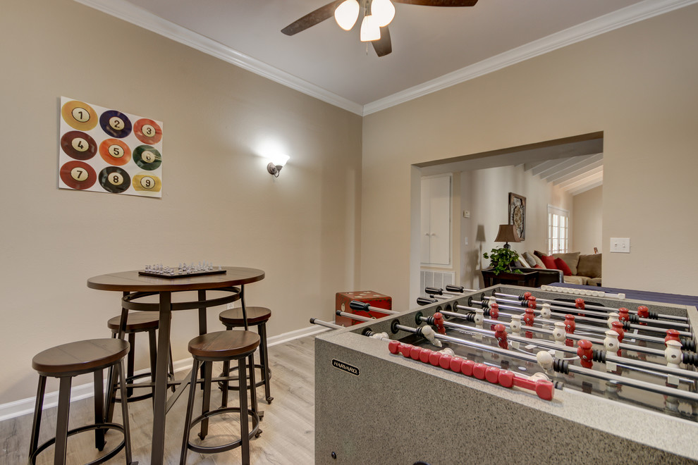 Example of a transitional home design design in Phoenix