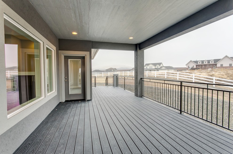 Deck - mid-sized transitional backyard deck idea in Seattle with a roof extension