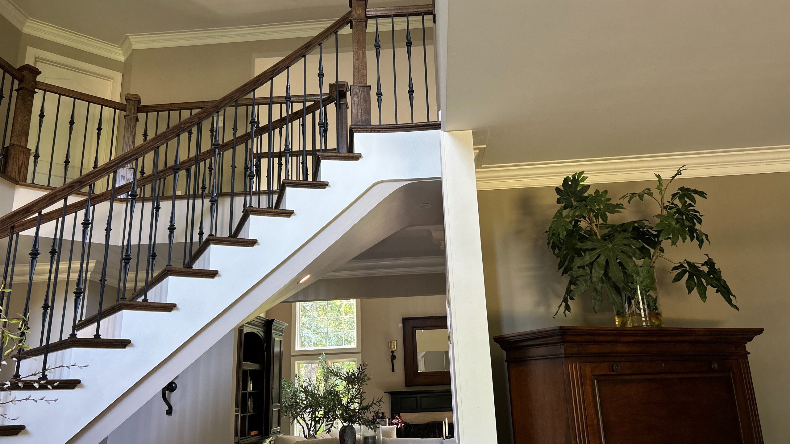 Project #157 | Traditional Curved Foyer Staircase