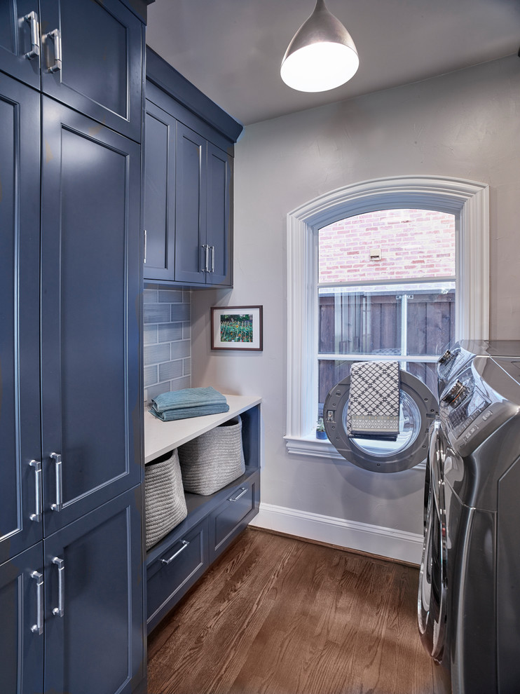 Photo of a mid-sized transitional laundry room in Dallas.