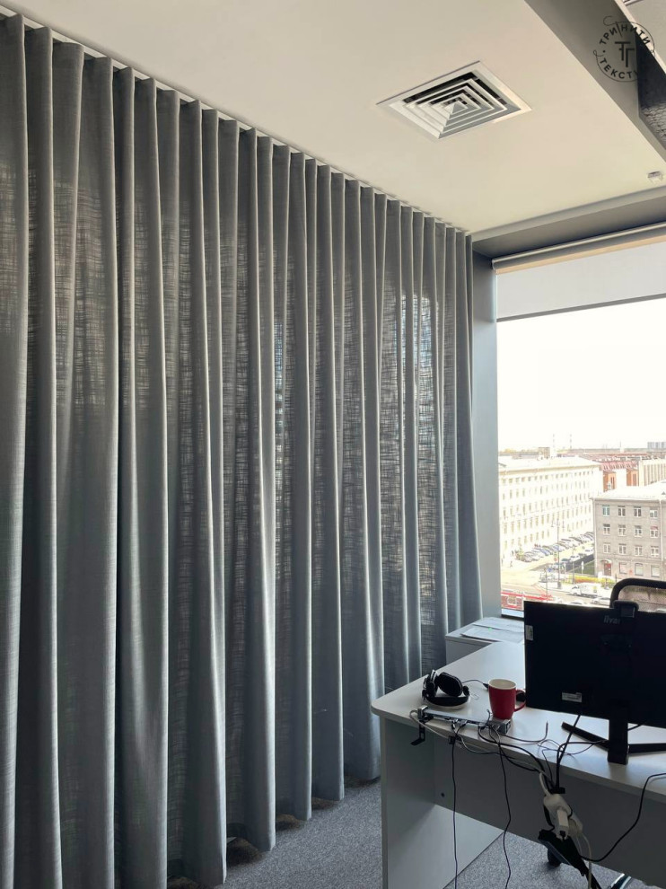 Зонирование текстилем офиса "Триколор"