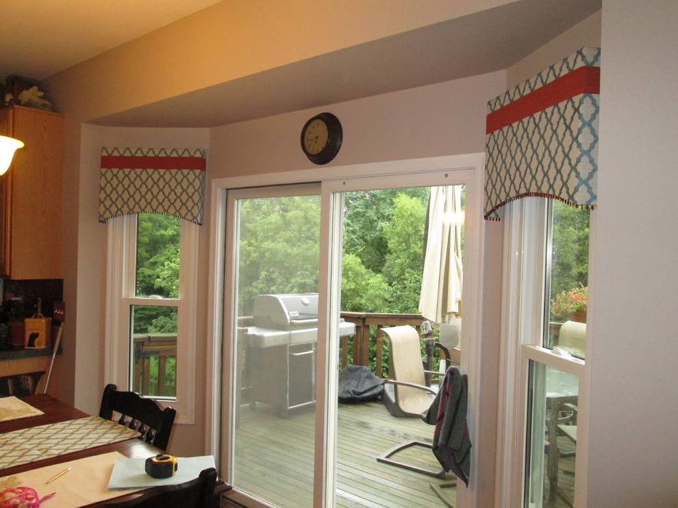 Transitional kitchen photo in Cincinnati