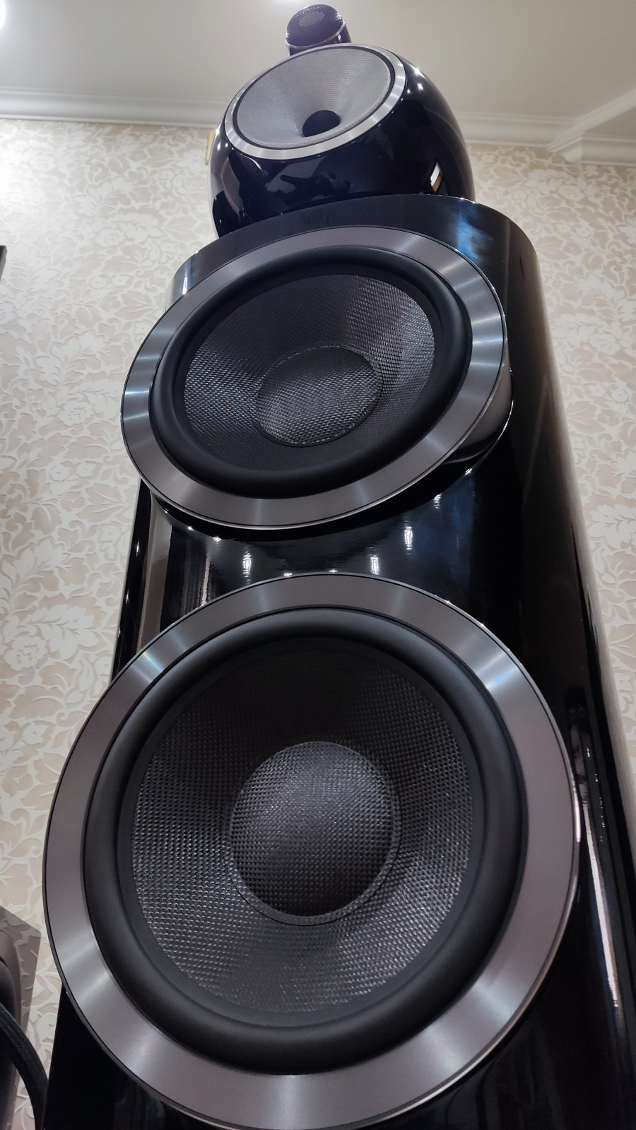 Интерьерное решение. Улучшение аудио-видео системы в готовом помещении.