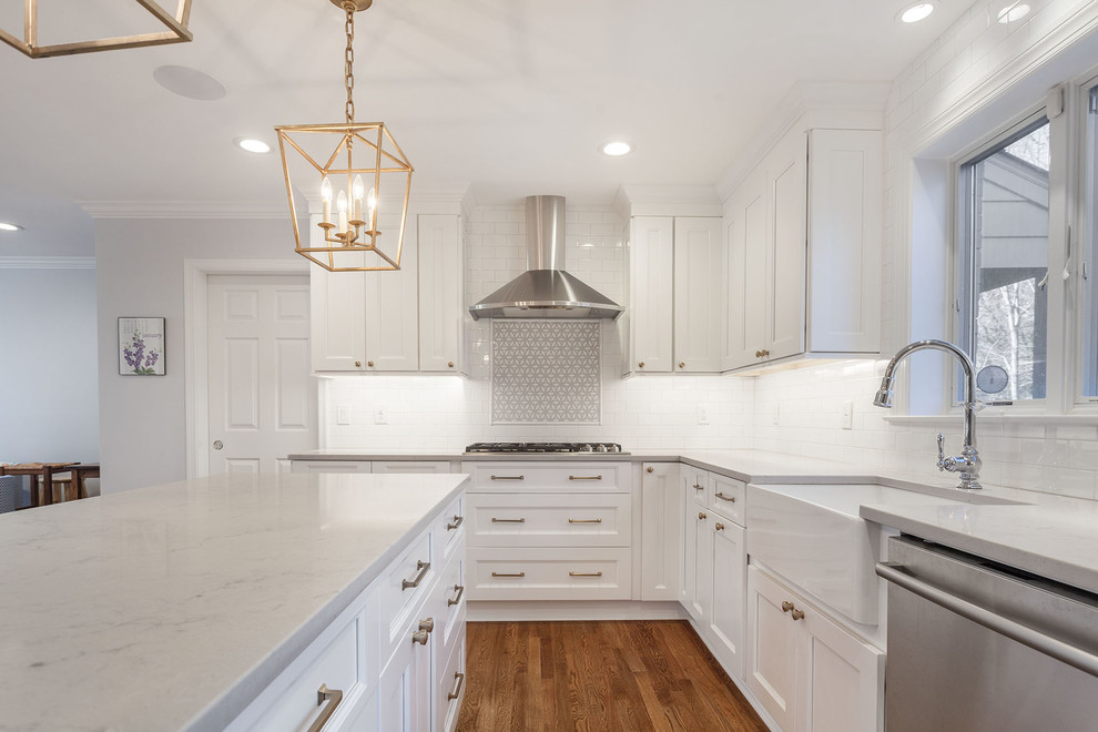 Design ideas for a large country l-shaped open plan kitchen in DC Metro with a farmhouse sink, shaker cabinets, white cabinets, quartz benchtops, white splashback, ceramic splashback, stainless steel appliances, medium hardwood floors, with island, brown floor and yellow benchtop.