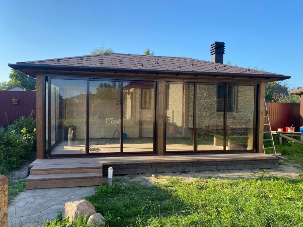 Остекленная беседка с модульным барбекю комплексом