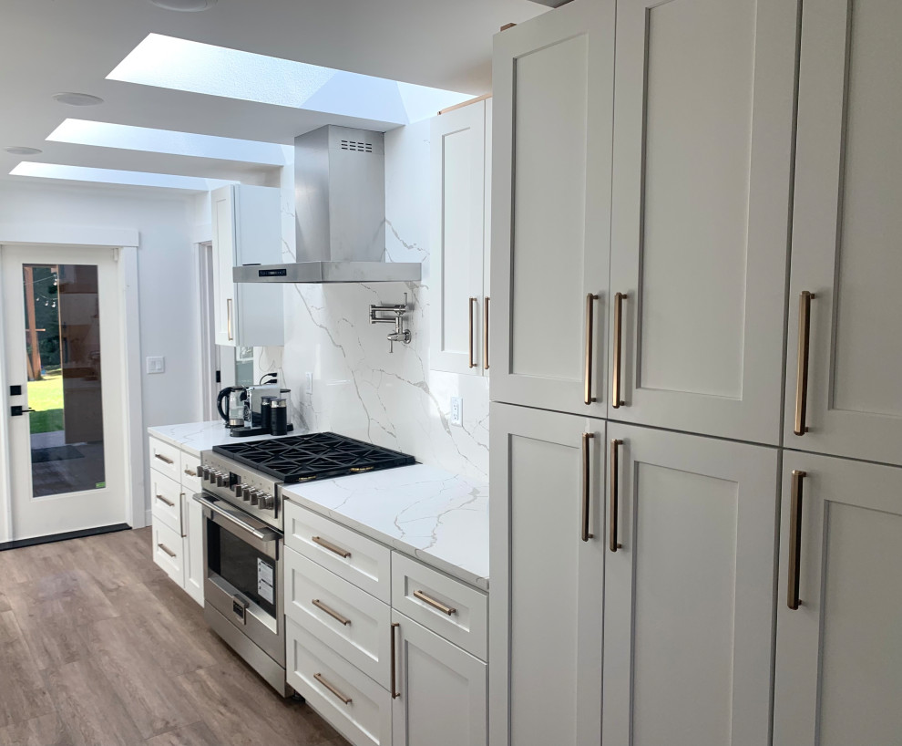 Inspiration for a modern kitchen remodel in Seattle