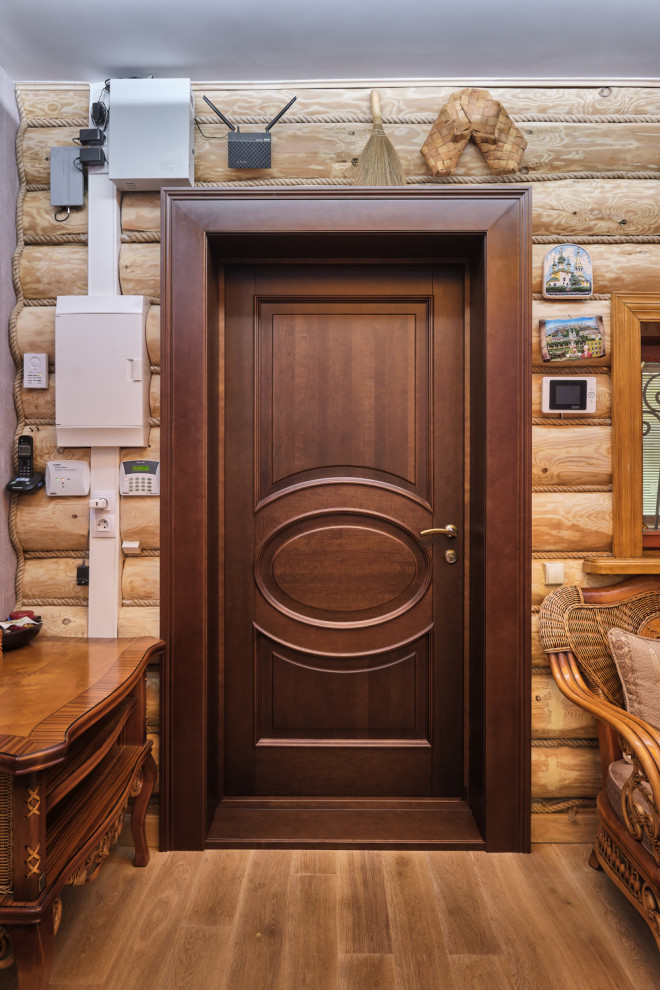 Капри в бревенчатом доме