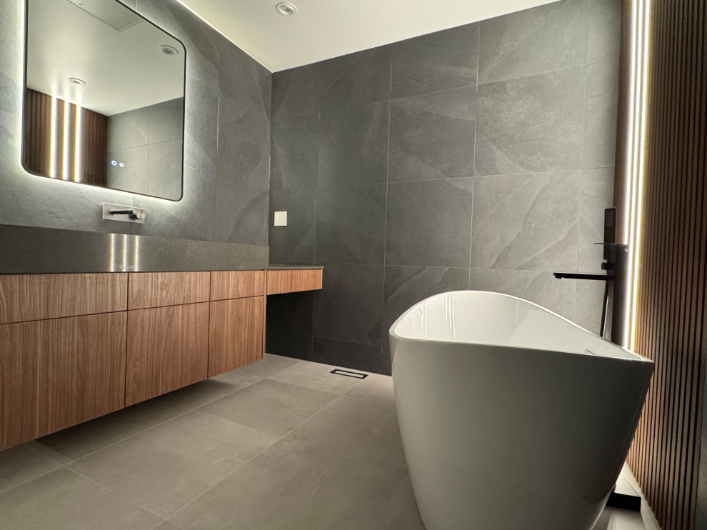 Contemporary Master-bathroom