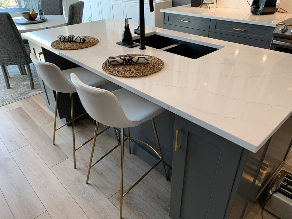 Example of a transitional home design design in Calgary