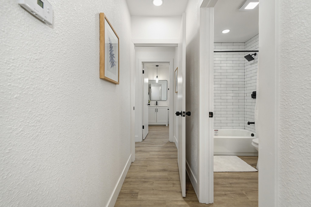 Hallway - traditional hallway idea in Sacramento