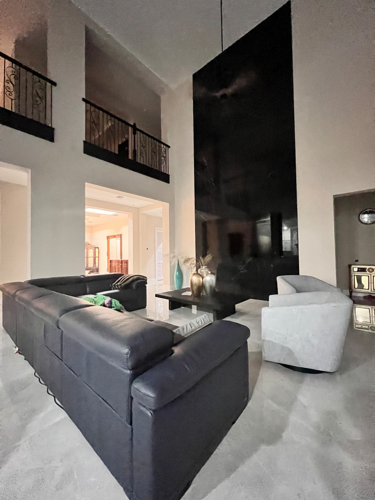 Foto di un grande soggiorno minimalista aperto con sala formale, pavimento in gres porcellanato e nessun camino