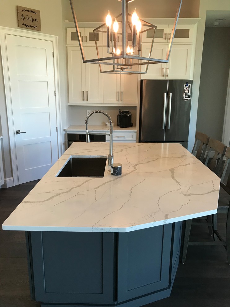 Kitchen - kitchen idea in Miami