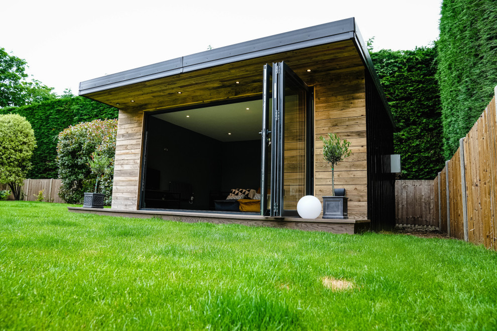 Design ideas for a mid-sized contemporary shed and granny flat in Surrey.
