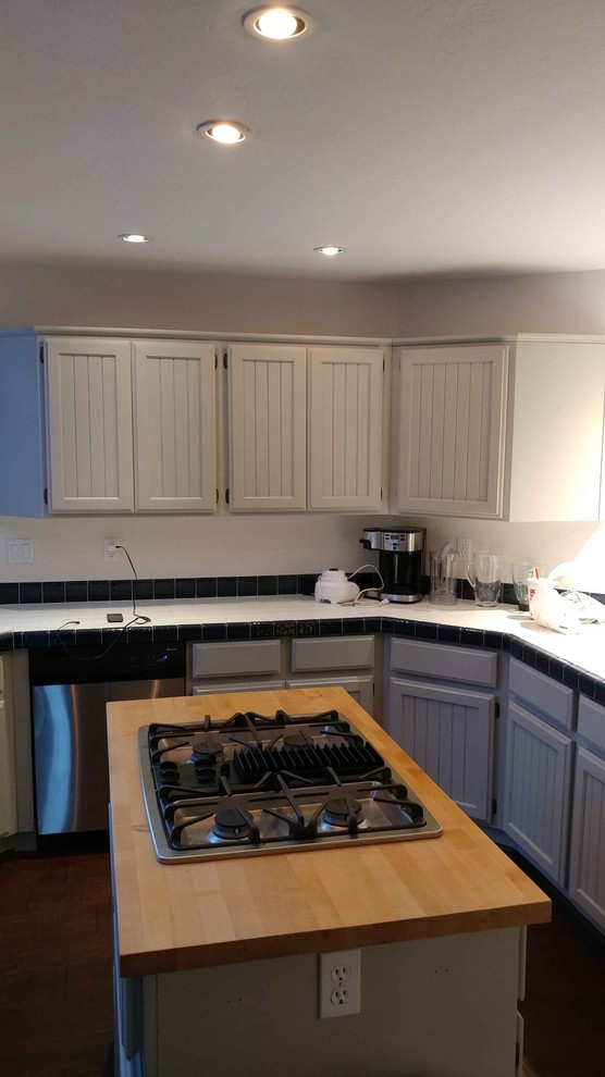 Example of a transitional kitchen design in Phoenix