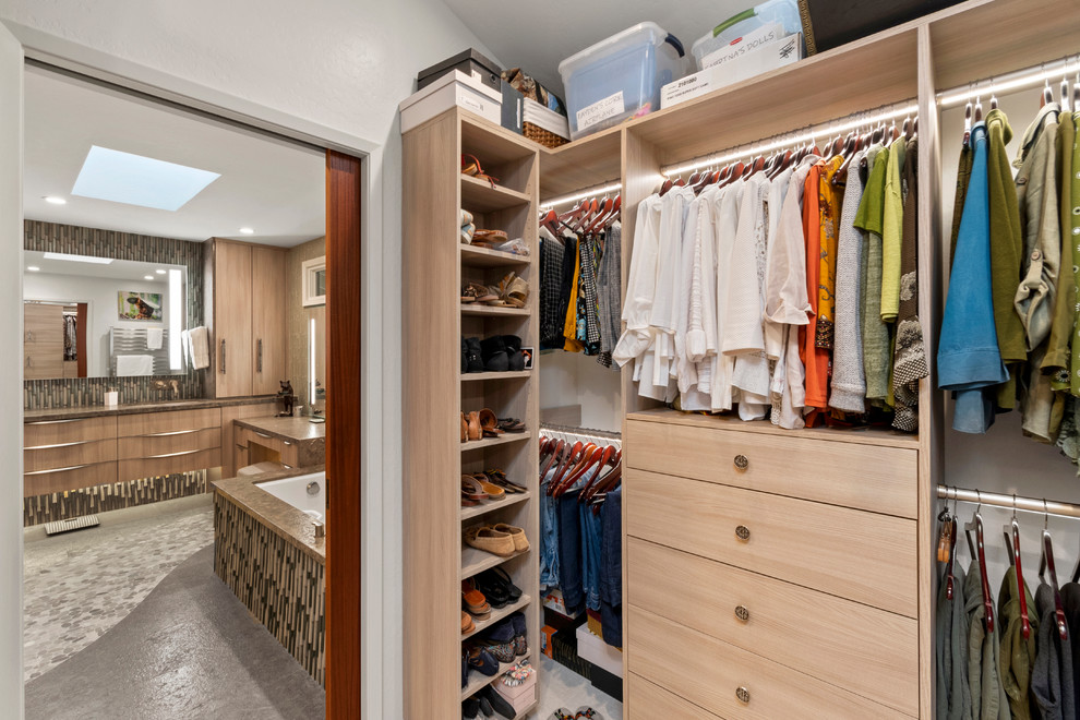 Photo of a modern storage and wardrobe in Other.