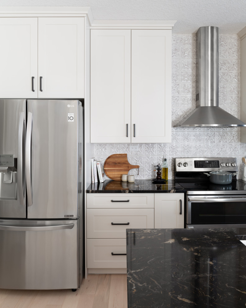 Inspiration for a transitional kitchen remodel in Calgary