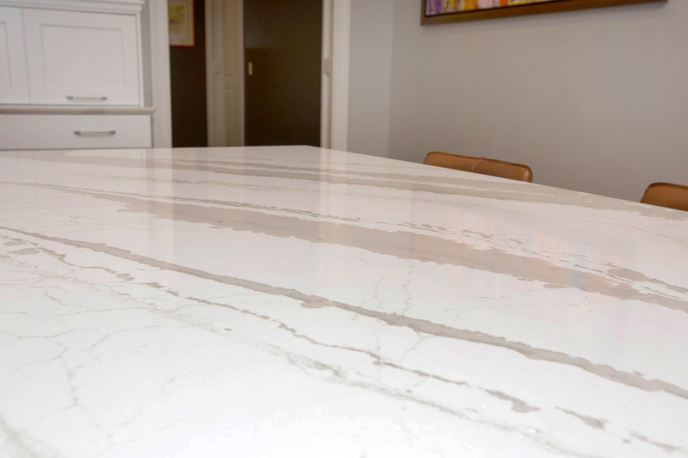 Transitional kitchen photo in Cincinnati