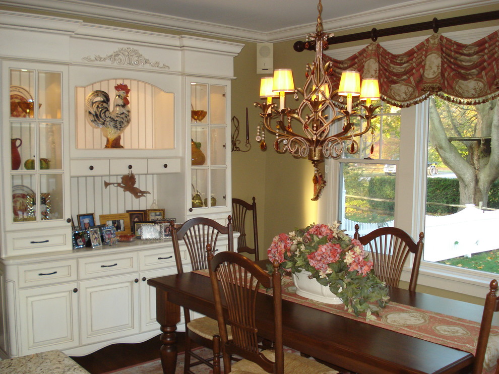 Example of a transitional home design design in New York