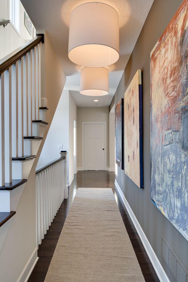 Design ideas for a traditional hallway in Minneapolis.